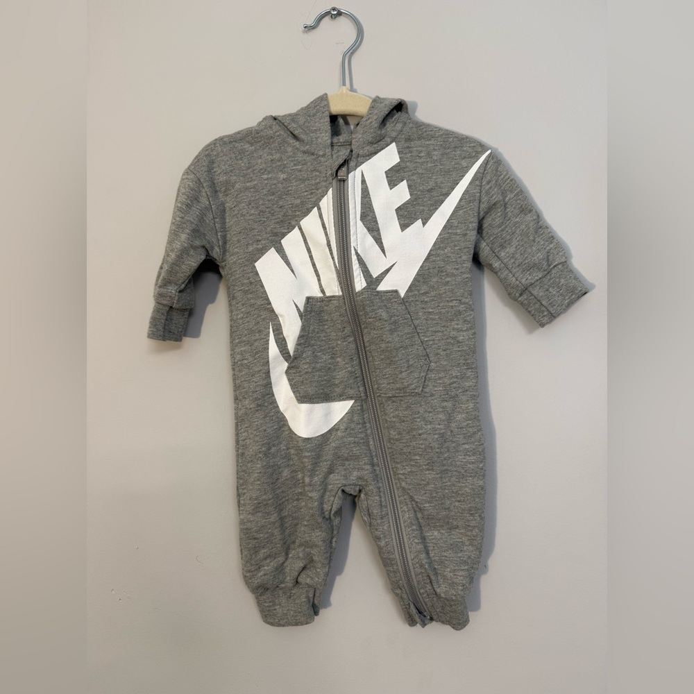 Nike Kids Heather Gray hooded Zip-Up Footie 3 month sporty